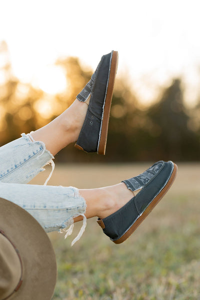 TuffRider Women Slip-On Canvas Graphix Shoes